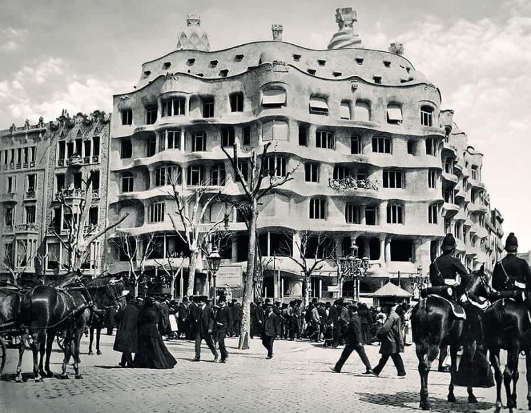Fachada-La-Pedrera-Gaudi-Barcelona